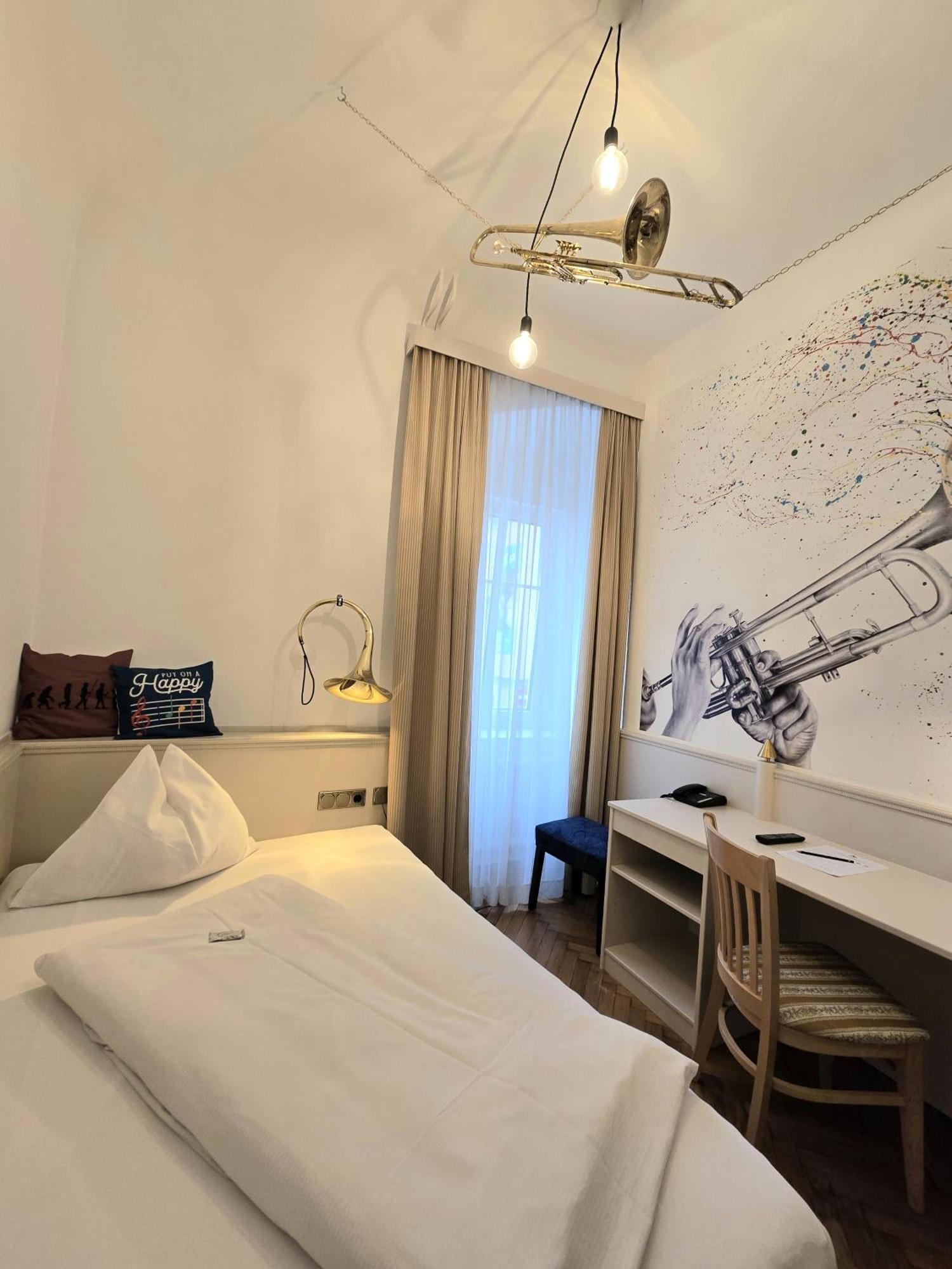 Boutique Hotel Goldenes Lamm Villach Exterior foto