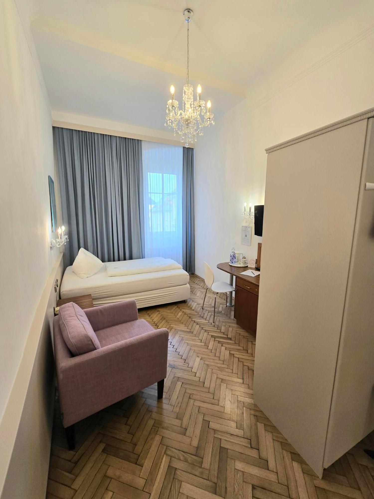 Boutique Hotel Goldenes Lamm Villach Exterior foto